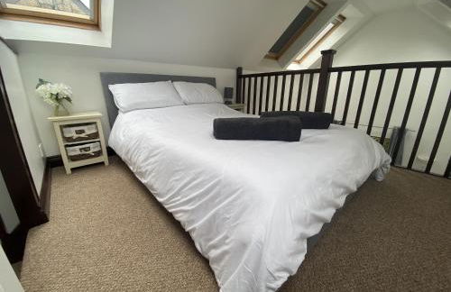 The Stables - Detached Cottage with Private Garden & Hot Tub - Foto 8