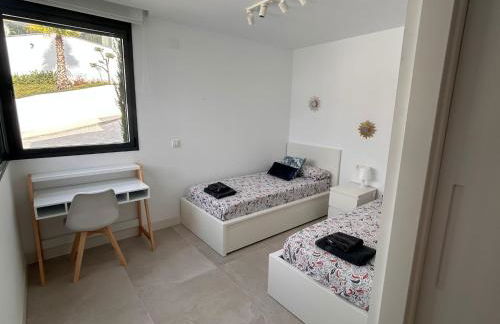 Modern garden apartment by Cabopino golf - Photo 31