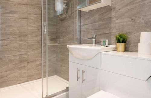 Four Bedroom House - Parking - Garden - Netflix 22C - Foto 4