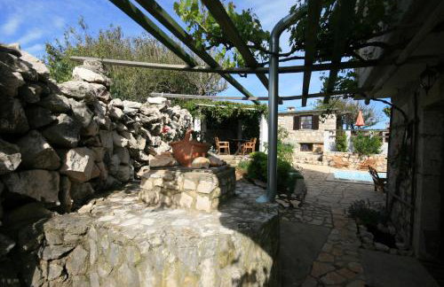 Three Sisters, absolutely unique stone houses, 200 m from the beach - Photo 3