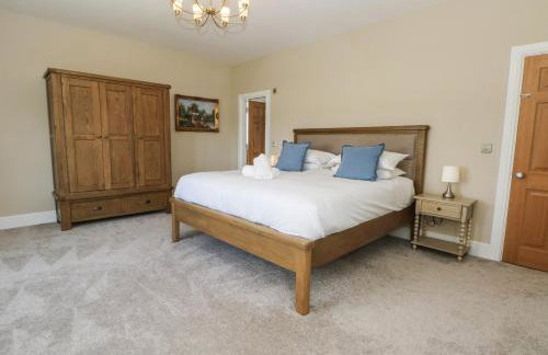 Meadow Manor And Spa - Photo 39