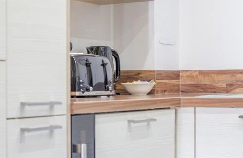 Pass the Keys Next to Braehead - Free Parking - Foto 13