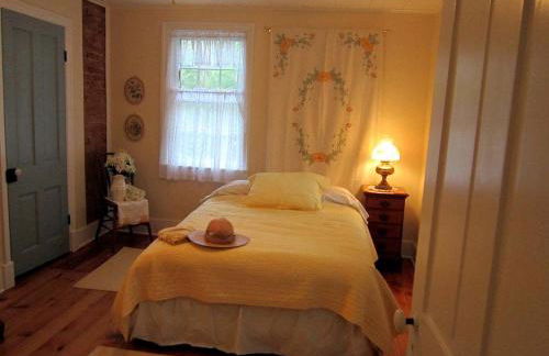 Historic Cottage with Country Charm Next to Creek in Carlisle, Pennsylvania - Foto 12