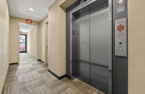 Trendy 1BR w 10ft Ceilings FREE Parking Pet Friendly - Foto 39