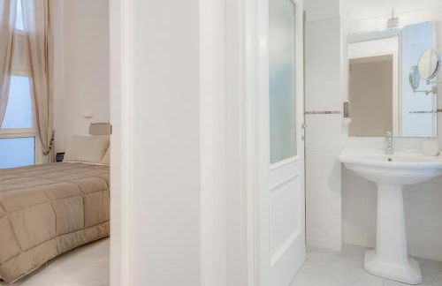 Right House - Characteristic Marina District - Photo 60