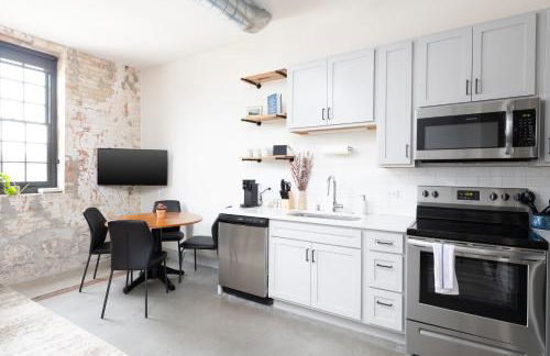 Spacious Luxury 2BR Apt Near Fiserv with Parking - Foto 3