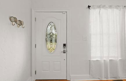 Modern Moroccan Villa w/ Firepit, BBQ + Game Room! - Foto 57