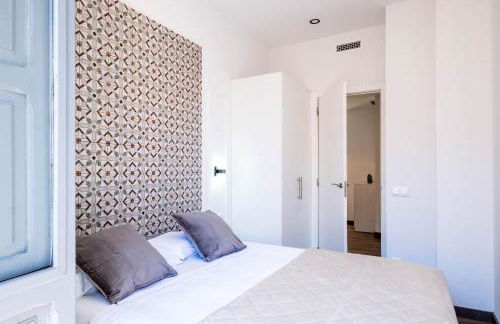 Spacious Apartment with Great Views - Photo 14