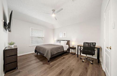 Houston Lake Retreat Pool Lake Front Spa - Foto 33