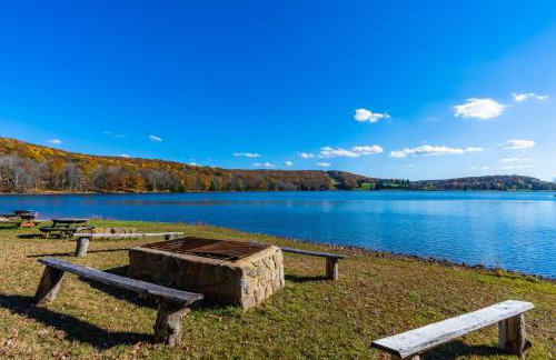 Family cabin Alpine Lake w indoor pool & fire pit - Foto 24