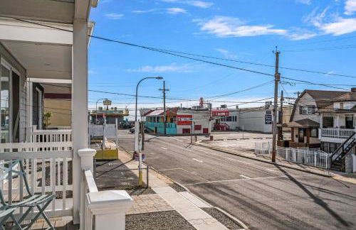 Beach House Steps away from the Boardwalk and Beach with Ocean Views in Seaside Heights! - Foto 71