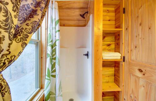 Hot Tub and Fire Pit Wooded Cabin Near DeSoto Park! - Foto 15