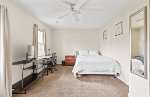 Prime Location 2 BR Oasis with Washer and Dryer - Foto 34