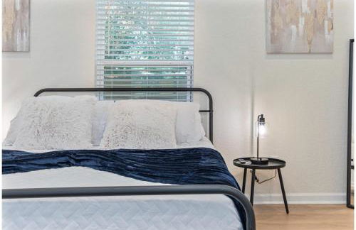 Unwind in Style 4BR2BA Quick Access to Downtown - Foto 21