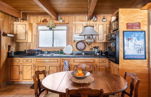 Quaint Cabin in Serene Lakes - Close to Skiing! - Foto 2