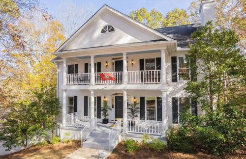 Large Luxury House, King Beds and More, Hot Tub, Theater, Fireplace, Game Room, Ping-pong, Pool Table, Air Hockey, Arcade, River, Big Kitchen, Nice Porch, Quiet, Good for Families and Large Groups, Near UGA Golf Course, Close to UGA & Stanford Stadium - Photo 1