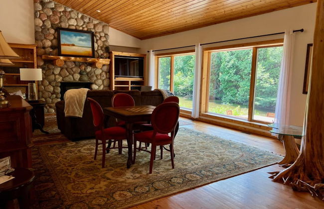 Boardman Monarch Upscale River Lodge HOT Tub! - Foto 26