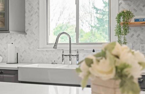 Zestlife-LuxuryEscape-ThemedRooms-Pool-GameRoom - Foto 57