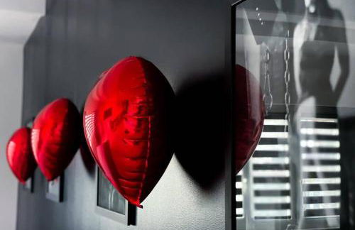 SECRET SUITE "Mr Grey" - Jacuzzi privatif - Gare RER C - Proche Paris - Foto 8