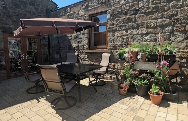 Cozy Cottage Close to Haworth Sleeps 2 With Garden - Photo 2