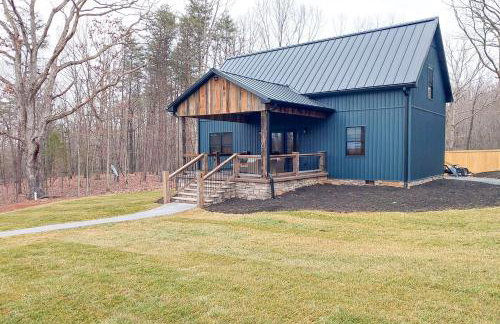 Serene Couples Getaway with Mtn Views in Bedford! - Foto 17