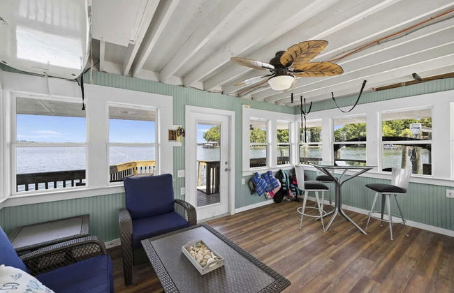 Water, Water Everywhere by Avantstay Pool + Dock - Foto 29