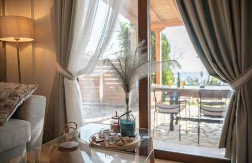 Paralio Astros Beachfront Suites - Photo 37