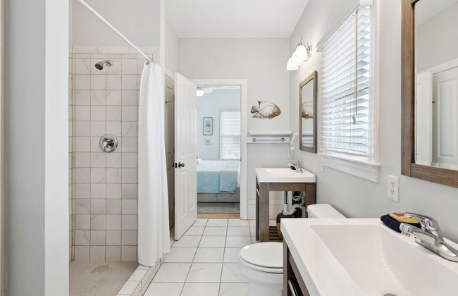 Oceanfront w Pool Panoramic Deck Views 5bdr Folly Ocean Breeze by Avantstay - Foto 36