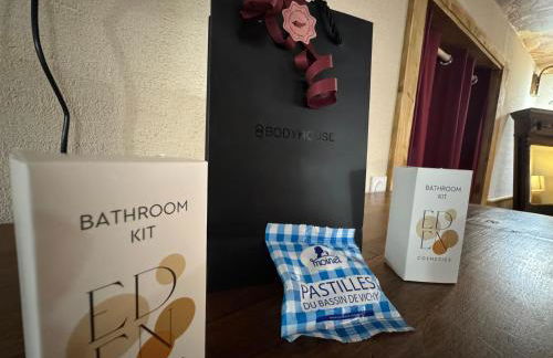 L'Alcôve Secrète Suite médiévale avec Spa - Foto 36