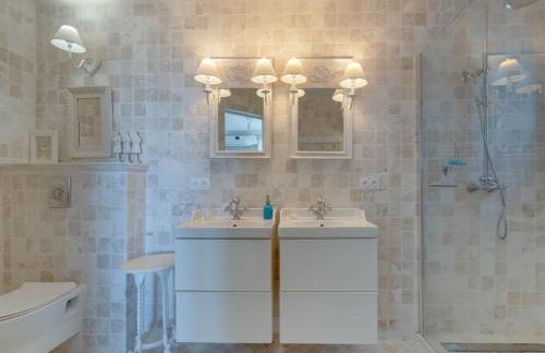 Luxury Villa with Jacuzzi in Les Issambres - Foto 19