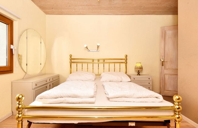 Modern Holiday Home in Schönberg with Hot Tub - Photo 11