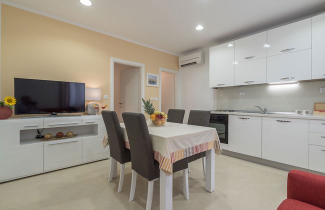 Drop In Split Suites - Photo 1