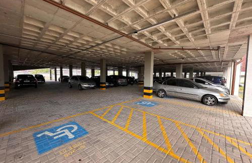 Apartamento na praia, 2 quartos e área de lazer - Foto 32