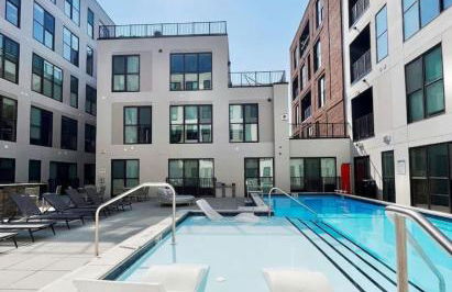 OTR King Bed Free On Site Parking Gym Pool Club Room - Foto 18