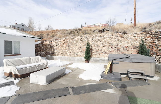 Downtown Granby Retreat & Spa - Photo 30