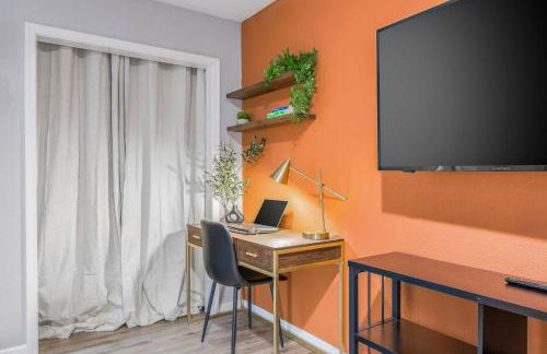 Mid century APT, KING bed + desk - Foto 6