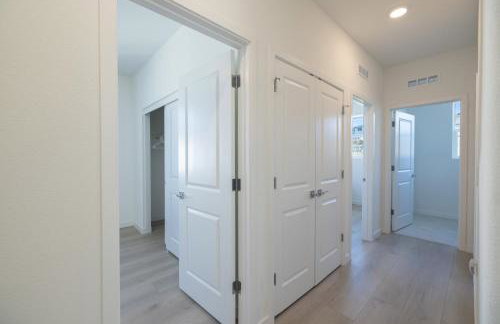 Modern Charming 4BR Home, Family Friendly, Office Space, Fast WiFi, Free Parking - Foto 33