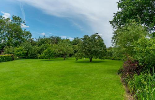 The Owl House - Hot Tub Adventures in Moreton - Pass the Keys - Foto 41