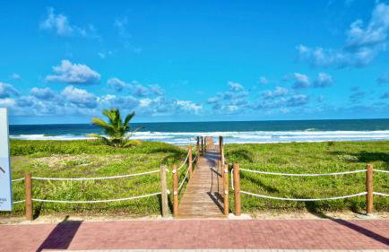 Apartamento Pé na Areia Cond Alphaville Guarajuba - Foto 49