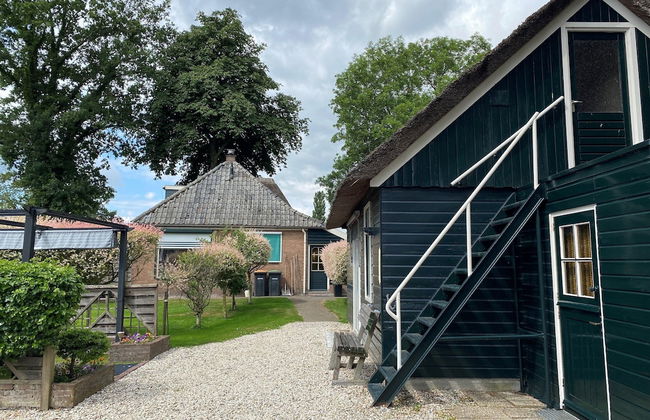 Cozy House with a Boat near Giethoorn & Weerribben Wieden National Park - Photo 2