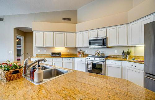 Fun with Family! Goodyear Getaway with Outdoor Oasis - Foto 11