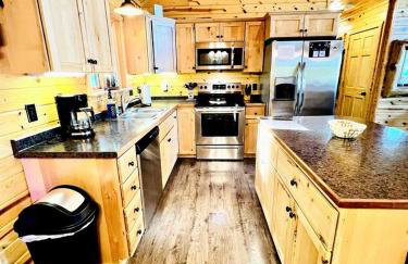 Cozy Lakefront Retreat with Game Room, Outdoor Living and Dock in Wisconsin - Foto 2