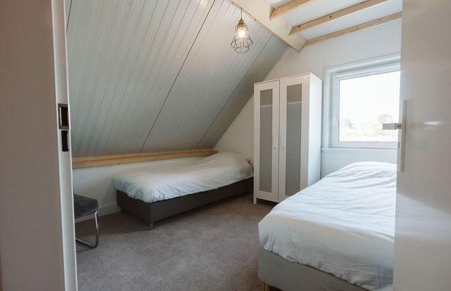 Large, Elegantly Furnished Holiday Home With Lots of Privacy on a Family Park - Foto 8