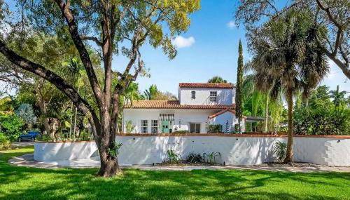 Villa 800 - 3 BEDROOM - 3 AND A HALF BATHROOMS -6 BEDS- Spa like Retreat Saline Pool & Jacuzzi - Foto 4