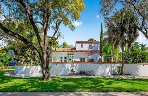 Villa 800 - 3 BEDROOM - 3 AND A HALF BATHROOMS -6 BEDS- Spa like Retreat Saline Pool & Jacuzzi - Foto 4