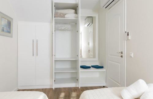 Into The Blue Villa - Photo 40