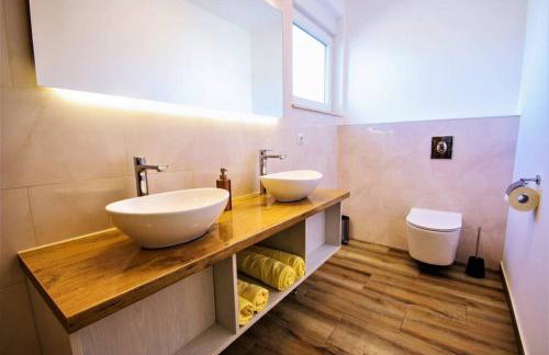 New Villa with Pool - Foto 23