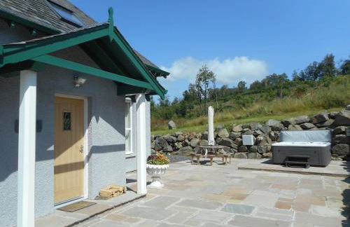 Rose Cottage with Hot Tub - Photo 1