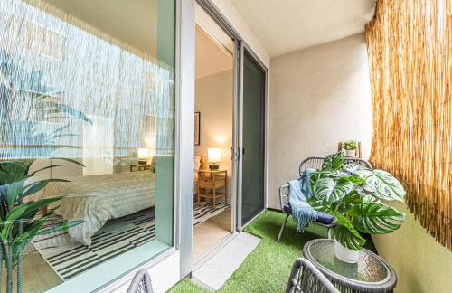 Stylish 2BDR & 2BTH - 15 mins walk to the beach! - Foto 2