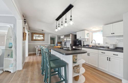 Riverside Retreat Minutes to Beach Updated Kitchen - Foto 4